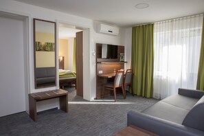 Studio Suite | Living area | Flat-screen TV, pay movies - Goethe Conference Hotel by Trip Inn (Frankfurt)