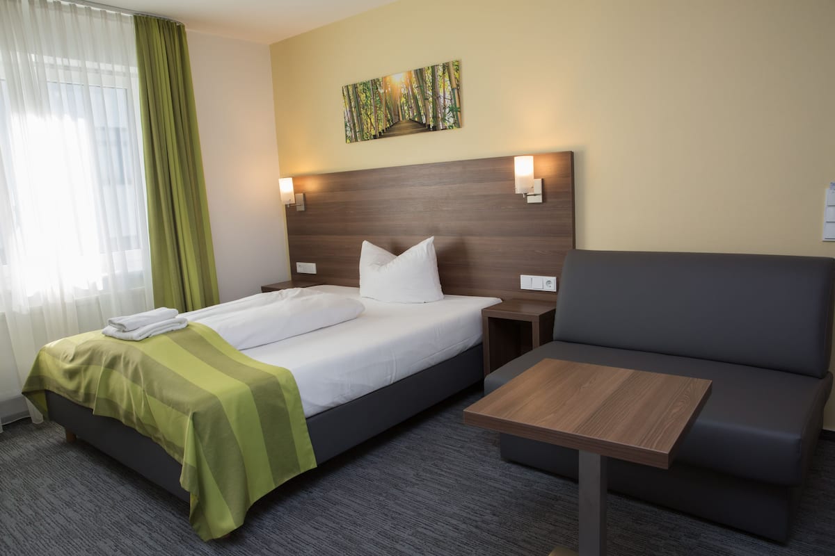 Single Room | Minibar, in-room safe, desk, soundproofing