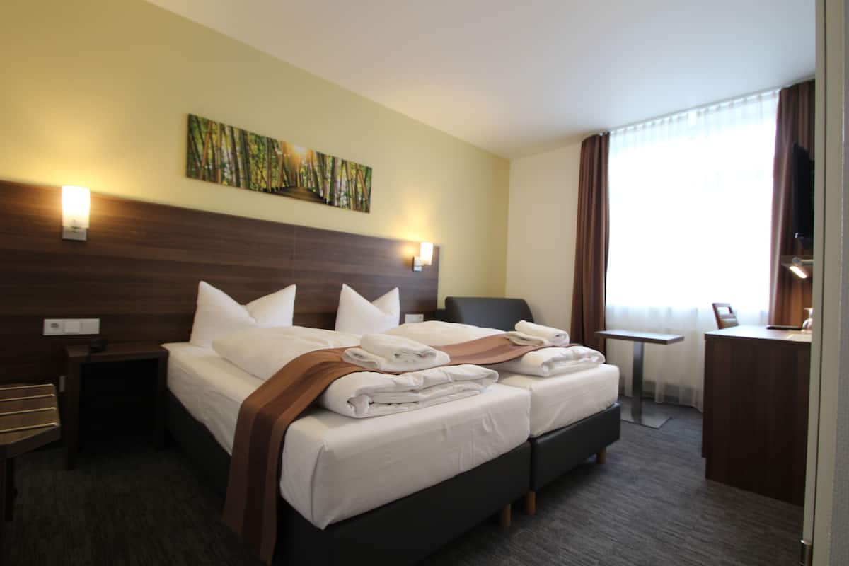 Double Room | Minibar, in-room safe, desk, soundproofing