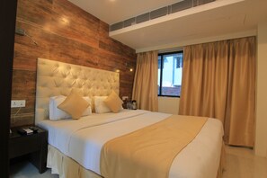 Premium Deluxe Room | Egyptian cotton sheets, premium bedding, minibar, in-room safe