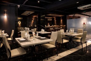 Restaurant - Hotel O2 Oxygen (Barasat)