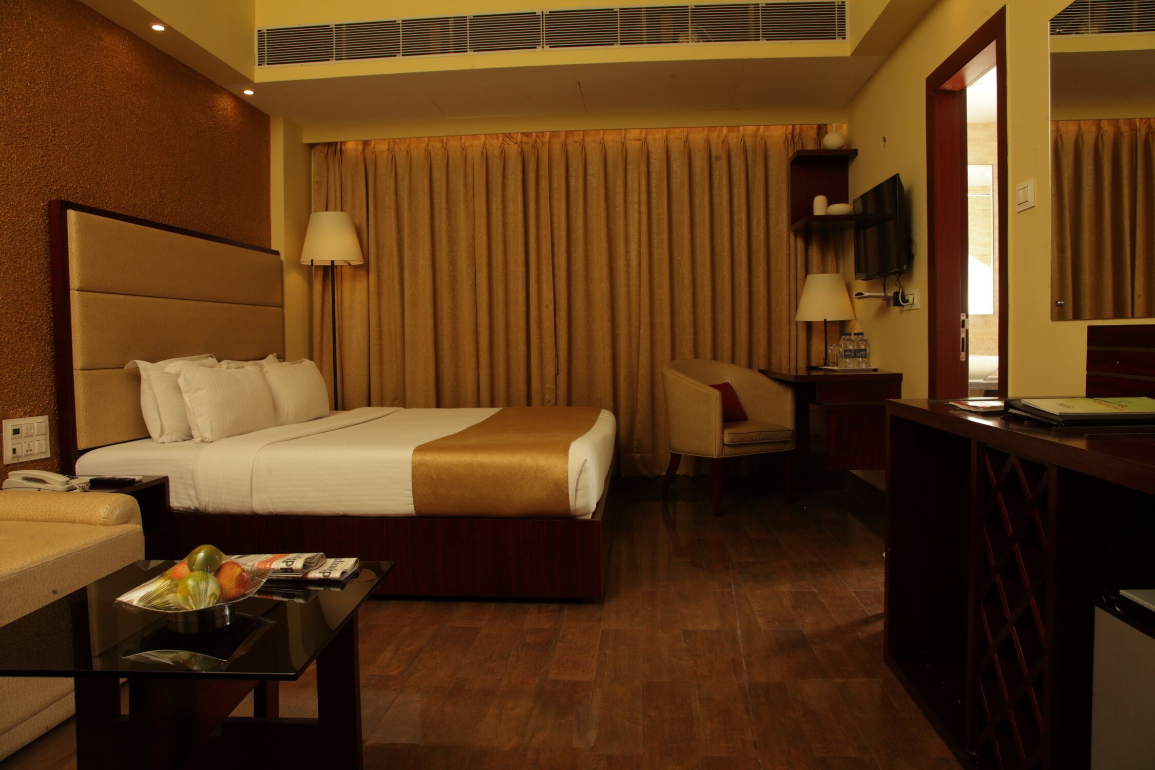 premium suite, 1 bedroom, refrigerator, city view | egyptian cotton sheets, premium bedding, minibar, in-room safe