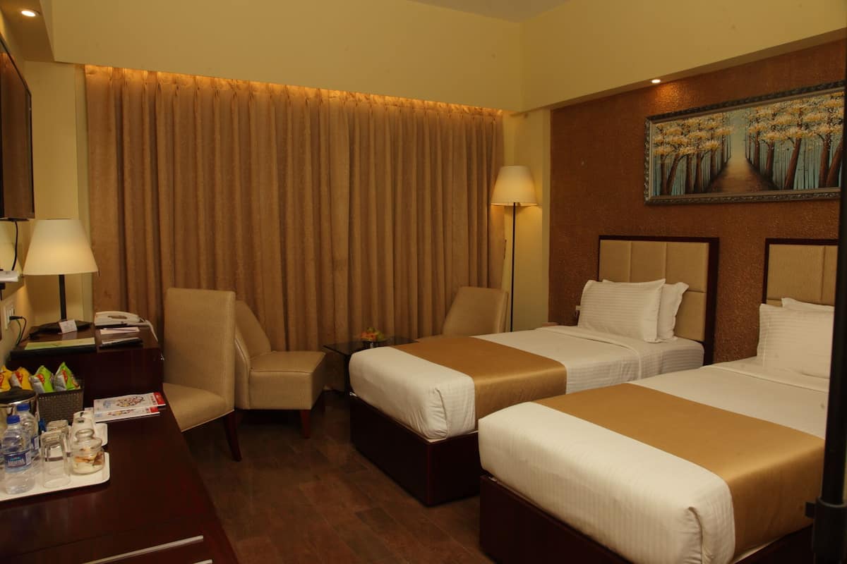 premium suite, 1 bedroom, refrigerator, city view | view from room