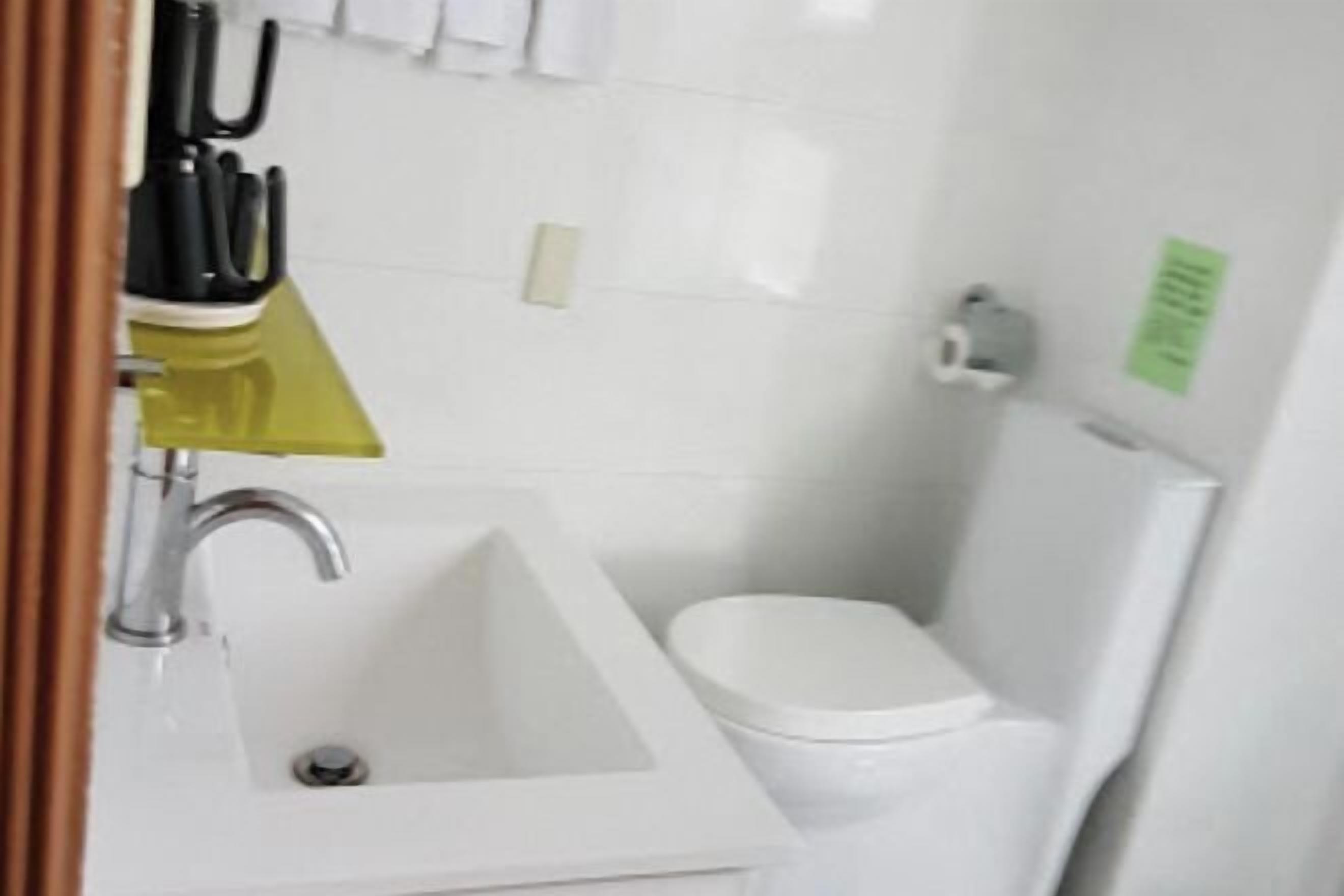 Bathroom | Free toiletries, hair dryer, slippers