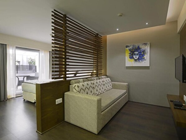 Flat-screen TV - Hotel Grande 51 (Navi Mumbai)