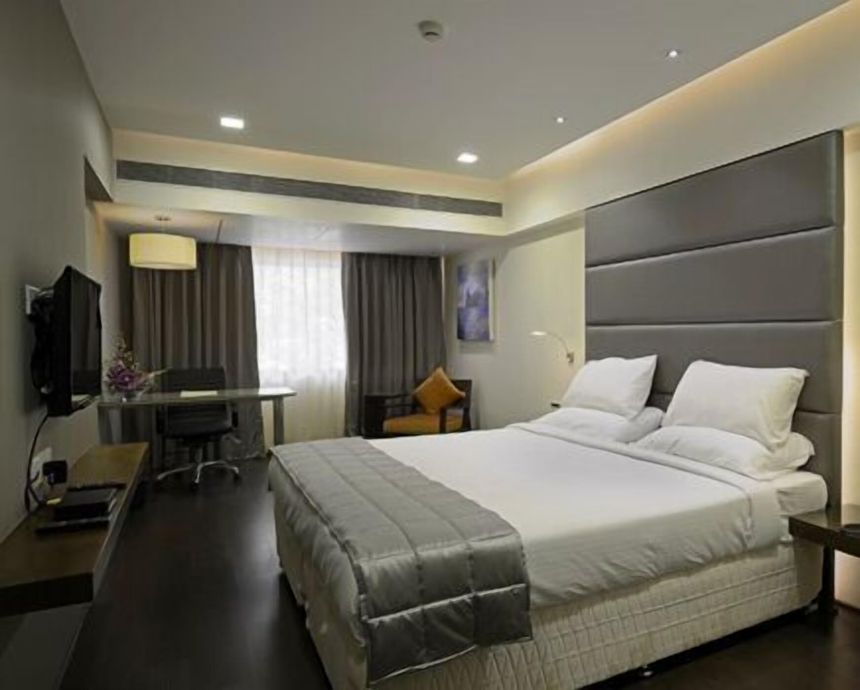 Premium bedding, minibar, in-room safe, desk