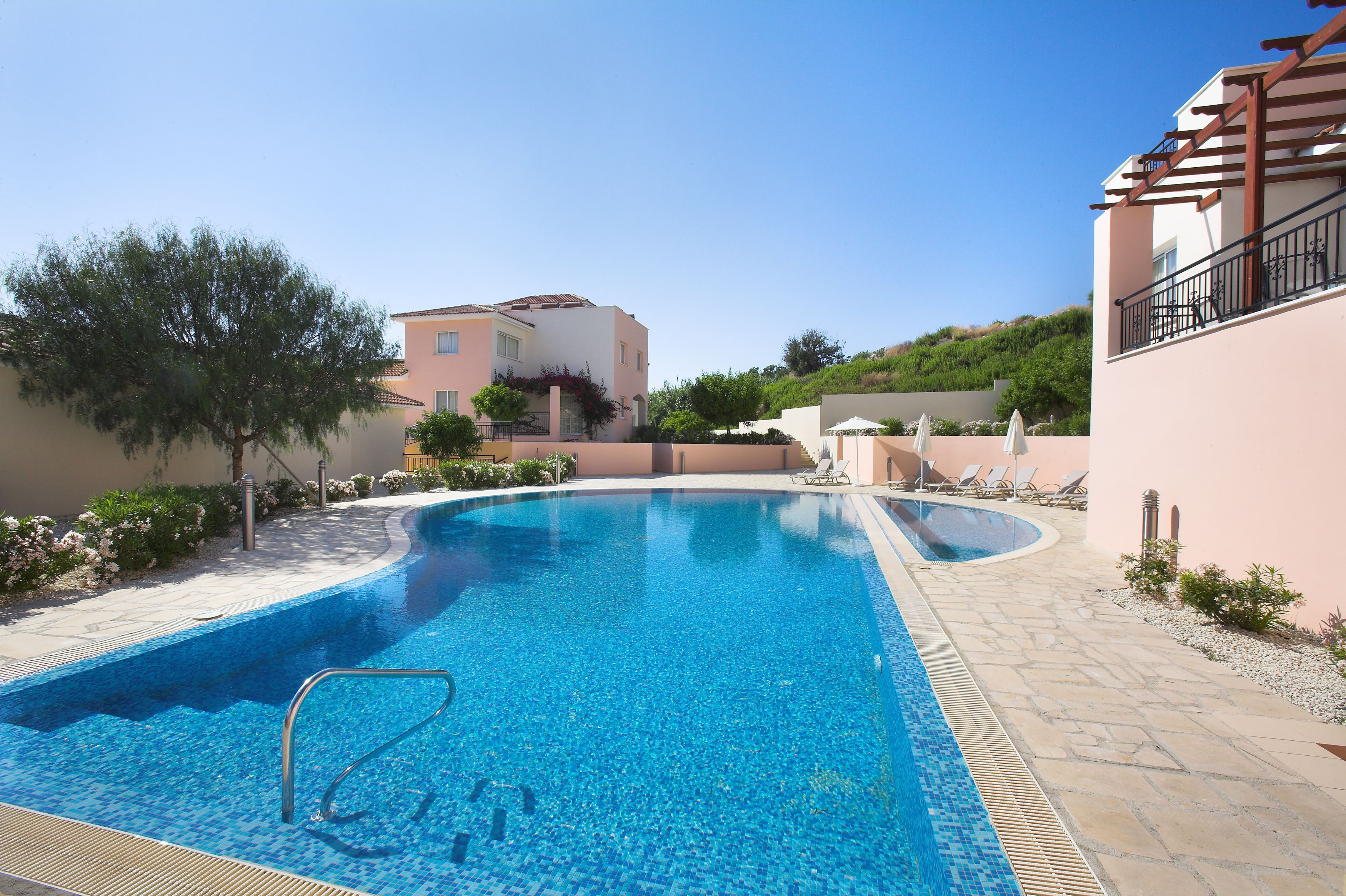 Outdoor pool, pool umbrellas, sun loungers