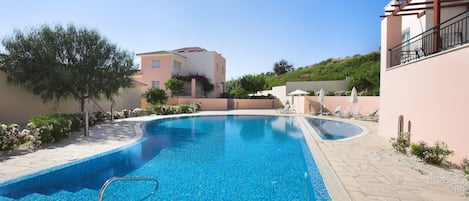 Outdoor pool, pool umbrellas, sun loungers