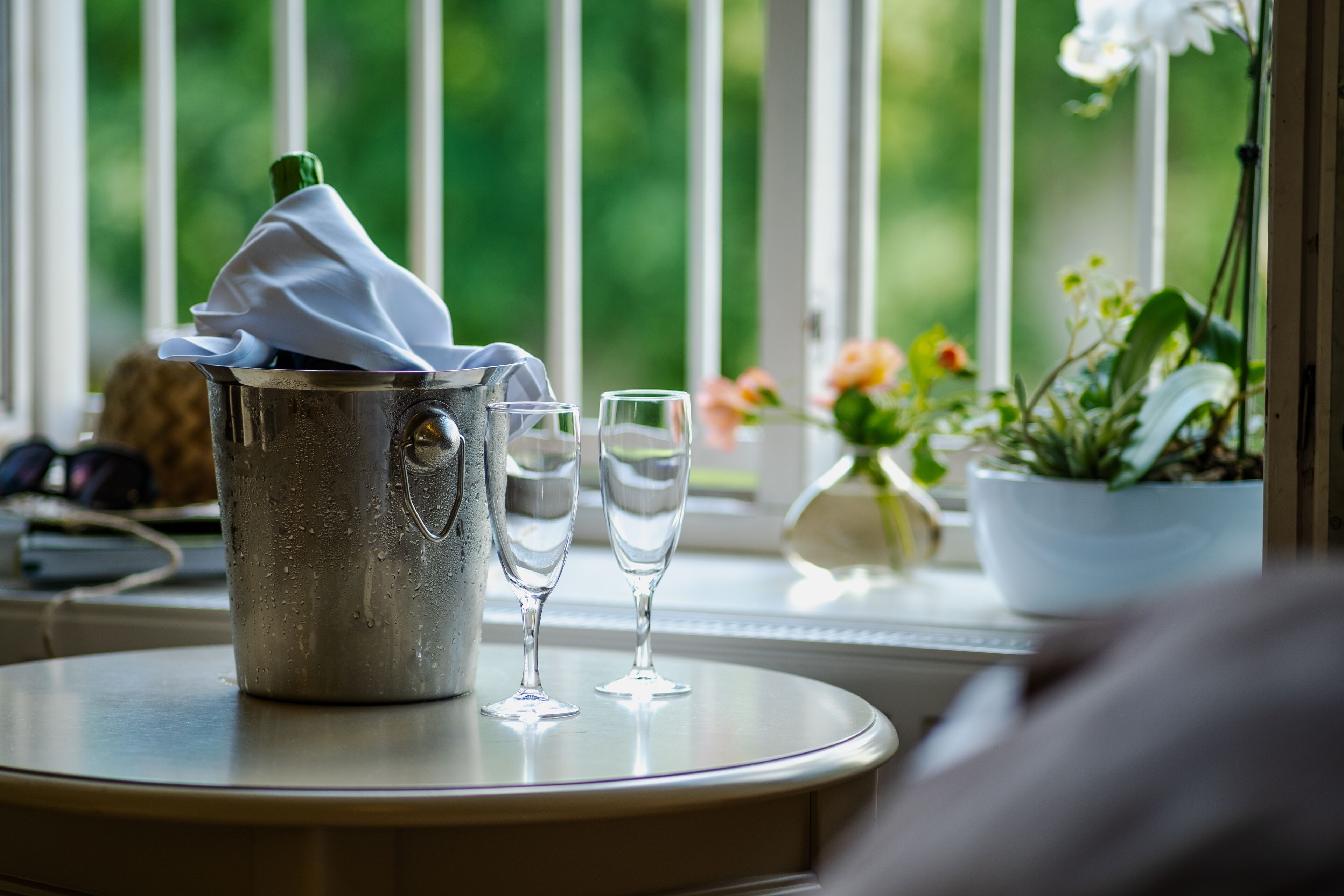 desk, free wifi, wheelchair access