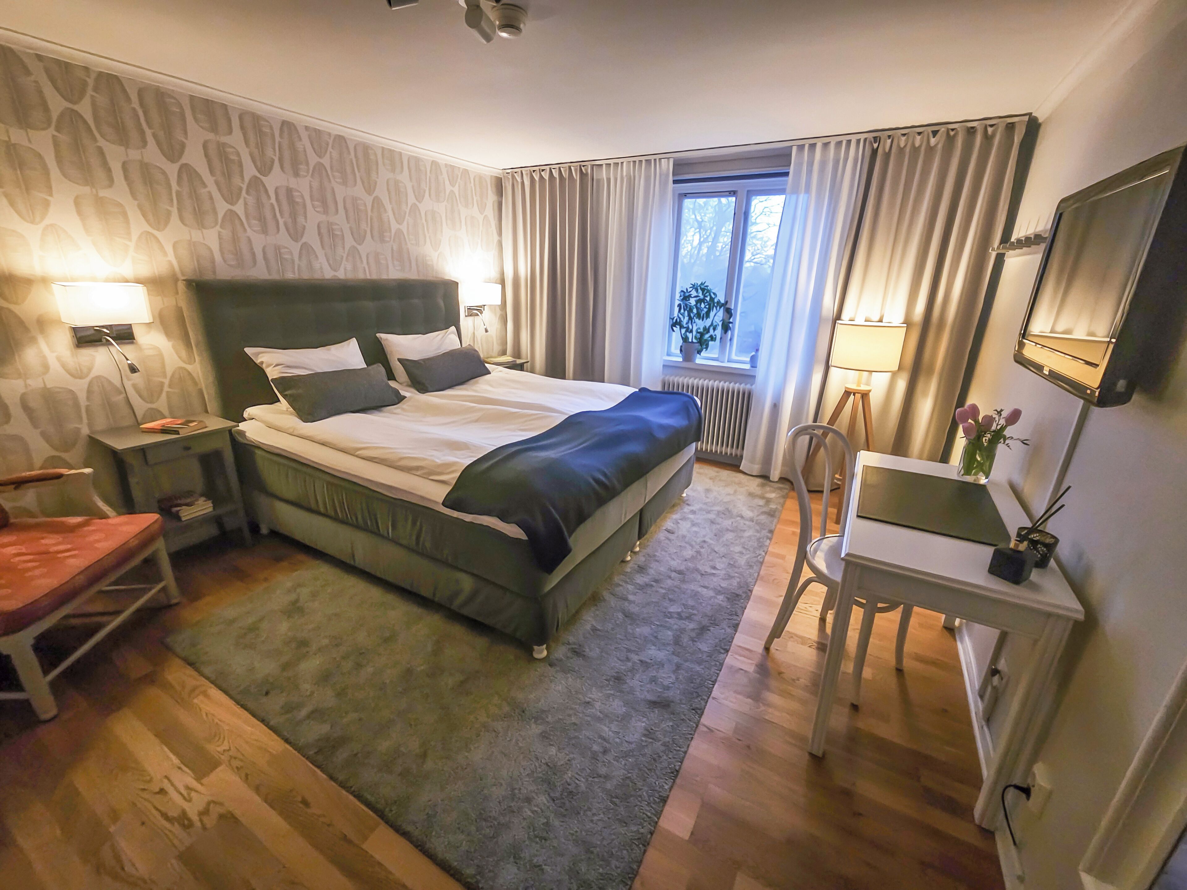 Estudi en suite executiu | Escriptori, wifi gratuïta i habitacions accessibles amb cadira de rodes 