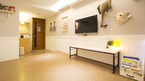 北歐四人房 | 1 間臥室、高級寢具、書桌、遮光布/窗簾