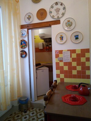 Deluxe Suite, 1 Bedroom, Park View | Living room | 24-inch TV with digital channels - B&B Biennale Venezia (Venice)