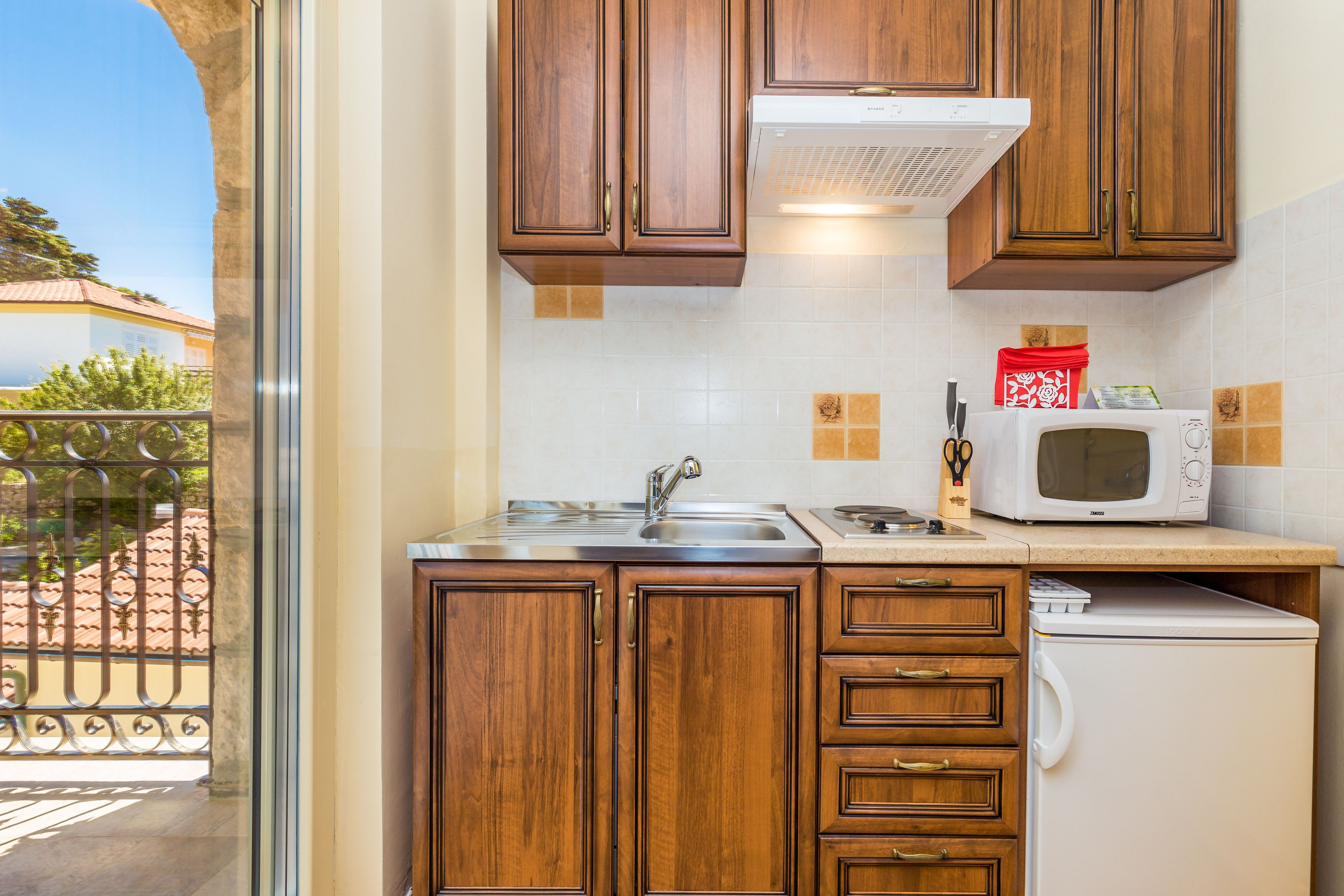 superior studio | private kitchenette | fridge, microwave, stovetop, dishwasher