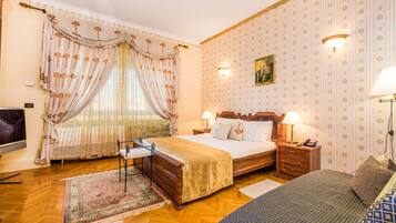 أغطية فراش متميزة وأسرّة بإسفنج يتكيف مع شكل الجسم وميني بار