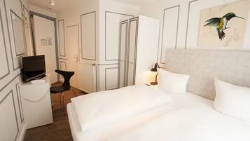 Double Room | Hypo-allergenic bedding, desk, laptop workspace, blackout curtains