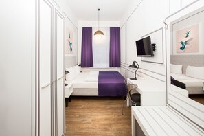 ห้องดับเบิล | เครื่องนอนป้องกันสารก่อภูมิแพ้, โต๊ะทำงาน, พื้นที่ทำงานแบบใช้แล็ปท็อป