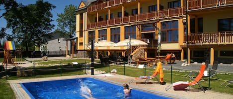 Outdoor pool, sun loungers