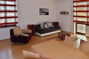 Apartamento familiar (LUX) | Caja fuerte, escritorio, cortinas opacas y sistema de insonorización