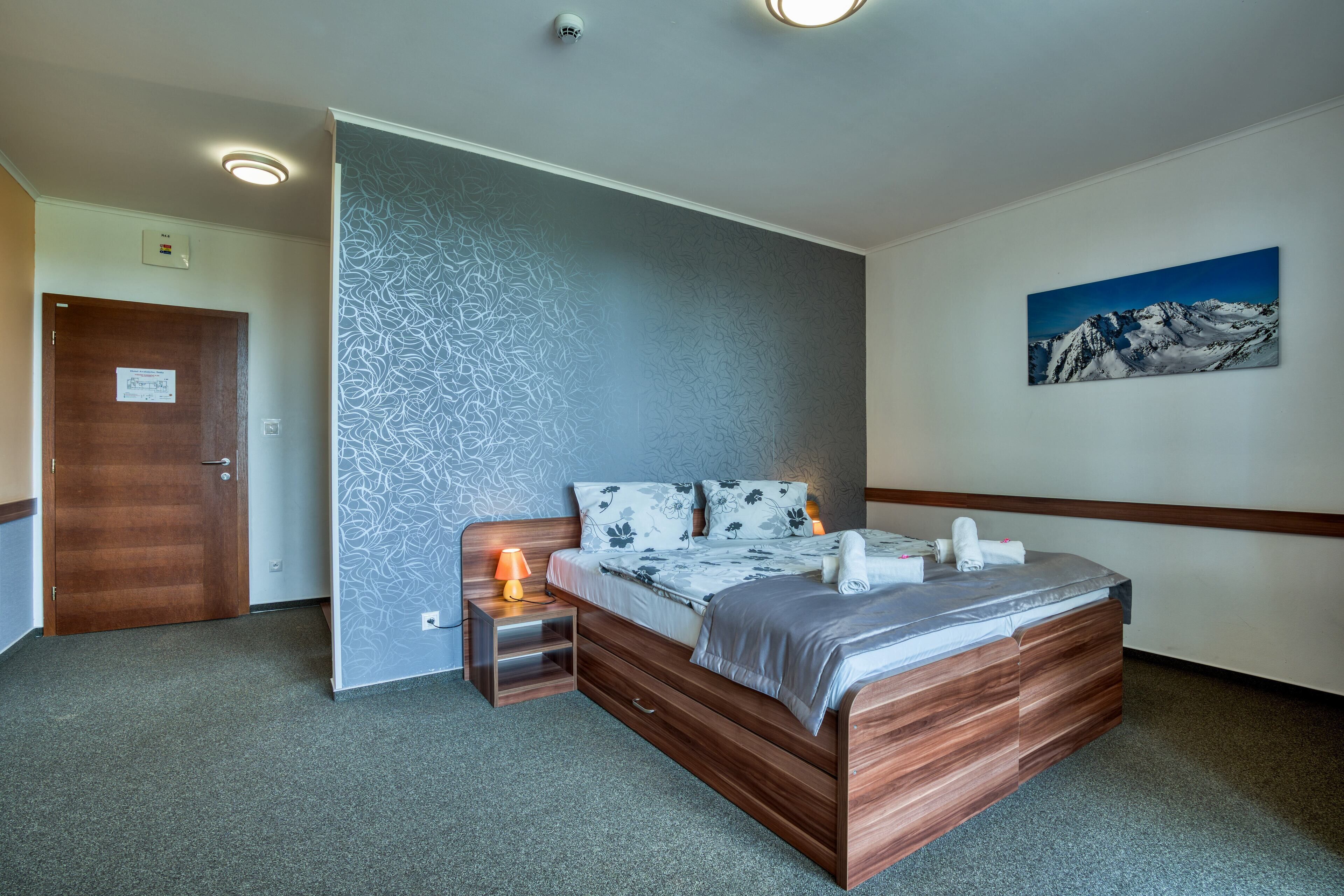 Standard Double Room, Valley View | In-room safe, desk, blackout drapes, soundproofing