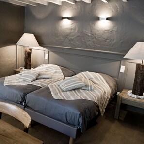 Suite | In-room safe, individually decorated, iron/ironing board - De Laurier (Knokke-Heist)