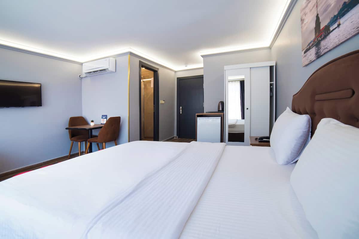 Deluxe Room | Premium bedding, down comforters, Select Comfort beds, minibar