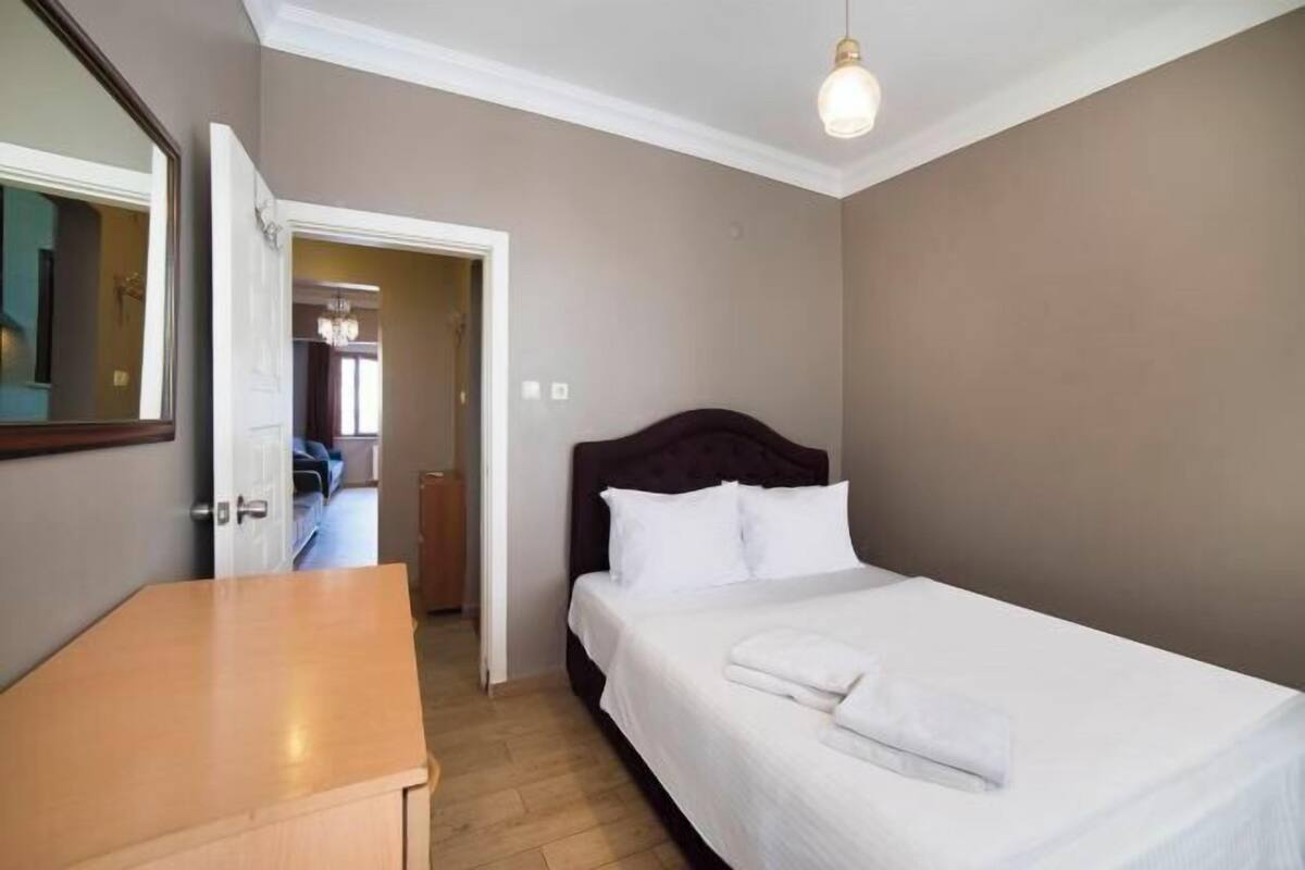 Ropa de cama de alta calidad, edredón, camas Select Comfort y minibar