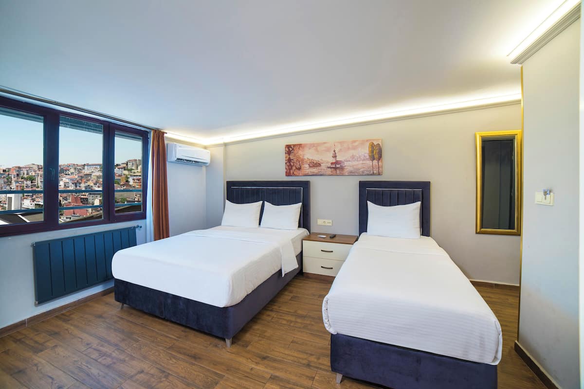 Luxury Triple Room | Premium bedding, down comforters, Select Comfort beds, minibar