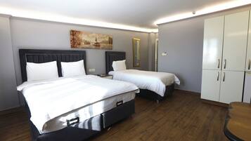 Chambre Triple Luxe | Literie de qualité supérieure, couette en duvet d'oie