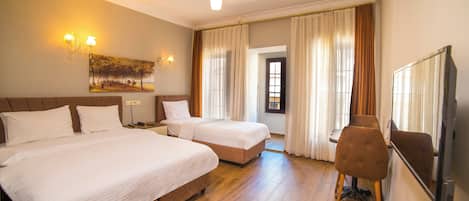 Luxury Triple Room | Premium bedding, down comforters, Select Comfort beds, minibar
