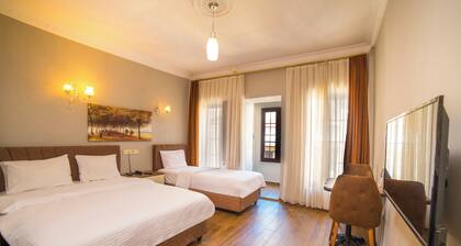 Zendy Suite Hotel