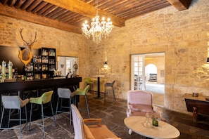 2 bars/lounges, cocktail bar - Château de Fontanges (Onet-le-Chateau)