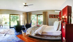 Honeymoon Suite, 1 King Bed (6) | 1 bedroom, Egyptian cotton sheets, premium bedding, pillow-top beds - Lily Pond Country Lodge (The Crags)