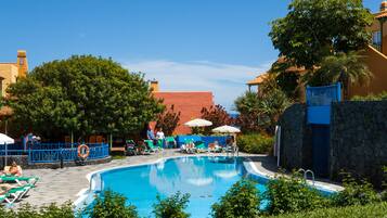2 outdoor pools, pool umbrellas, sun loungers