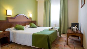 1 dormitorio, caja fuerte, cortinas opacas