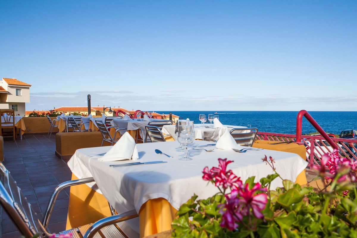 breakfast and dinner served