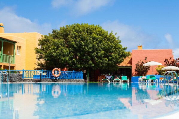 2 outdoor pools, pool umbrellas, pool loungers