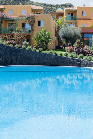 2 outdoor pools, pool umbrellas, sun loungers