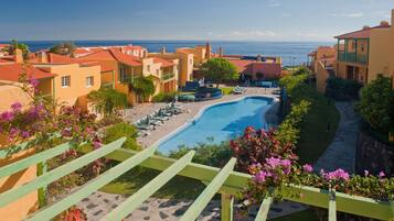 2 piscinas al aire libre, sombrillas, tumbonas