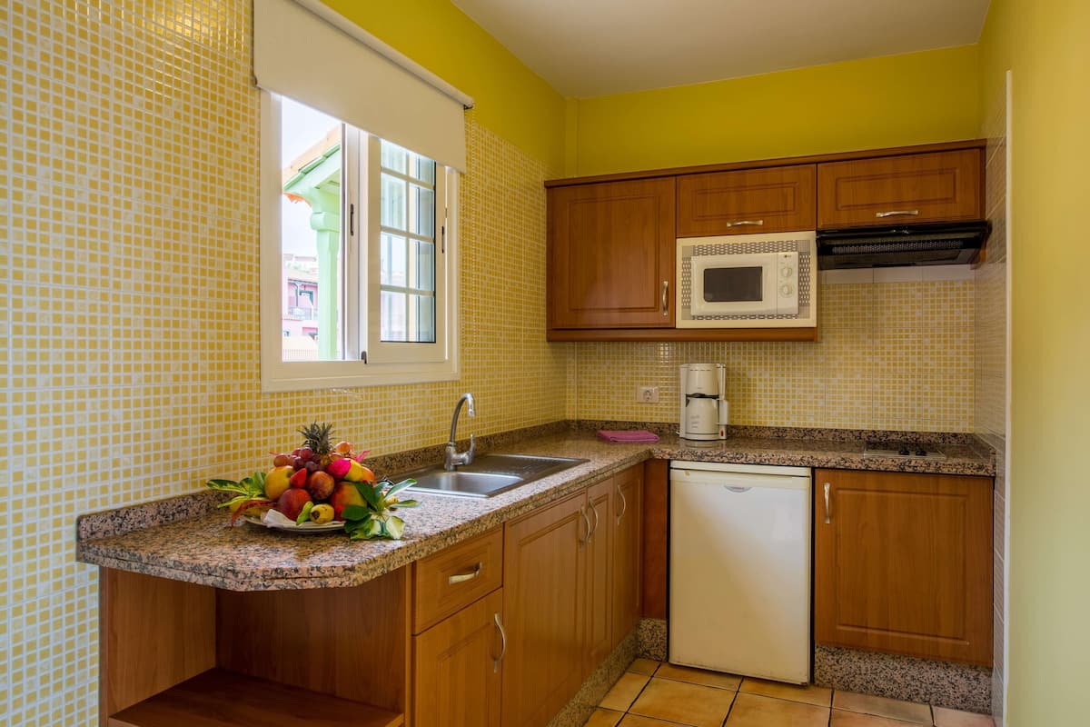 fridge, microwave, stovetop, espresso maker