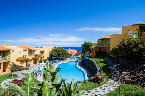 2 outdoor pools, pool umbrellas, sun loungers