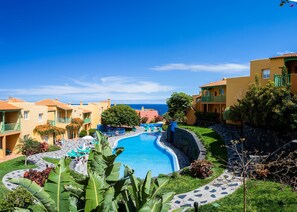 2 outdoor pools, pool umbrellas, pool loungers - Apartamentos la Caleta (Brena Baja)