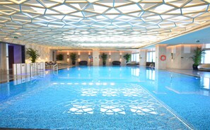 Indoor pool, open 8:00 AM to 11:00 PM, sun loungers - Hilton Urumqi (Ürümqi)