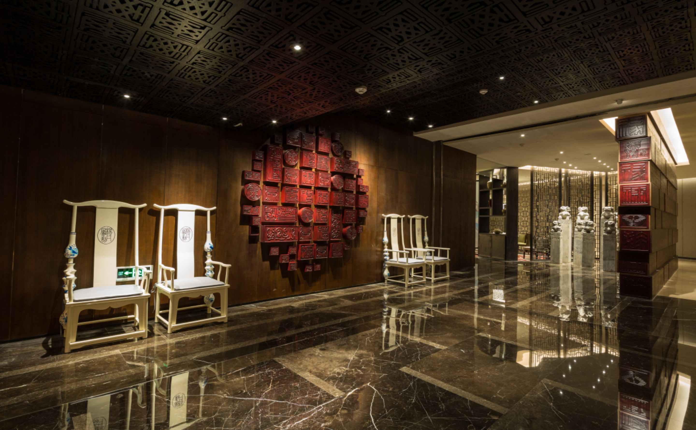 3 restaurants, breakfast, lunch, dinner served; international cuisine