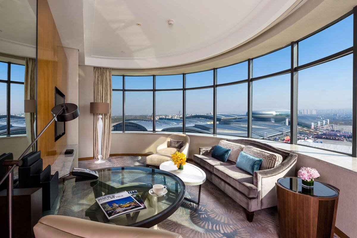 premium bedding, down duvets, minibar, in-room safe