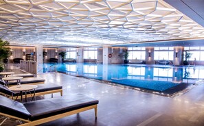 Indoor pool, open 8:00 AM to 11:00 PM, sun loungers - Hilton Urumqi (Ürümqi)