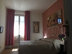 Double or Twin Room, Ensuite (Giuliana)