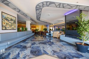 Lobby sitting area - VONRESORT Golden Coast - All Inclusive (Manavgat)