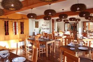 Breakfast, lunch and dinner served - Hotel Lodge Las Cascadas (Puerto Octay)
