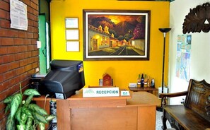 Quầy tiếp tân