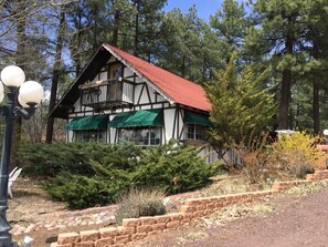 Front of property - Mountain Haven Inn (Pinetop)
